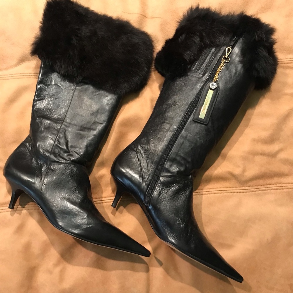 12 Black Heeled Boots with Classic Design